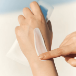 Protector Solar Spf50+ Hyalucica Sun Serum 50Ml - Skin1004 - Imagen 3